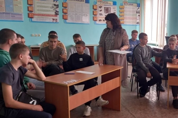 В Комаричском механико-технологическом техникуме провели лингвистический турнир «Быть грамотным – быть успешным»