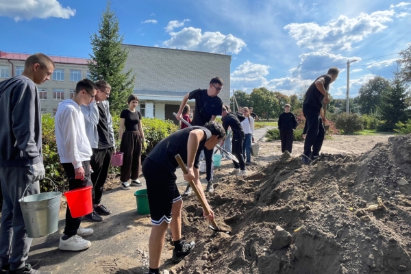В Комаричской СОШ №1активно продолжается капитальный ремонт второго учебного корпуса