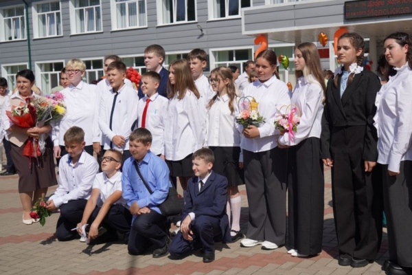 Меленская школа отмечает 80 лет