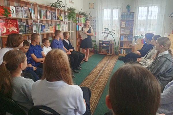 В Комаричской детской библиотеке состоялся час боевой славы «Сквозь пламя, дым кровь войны»