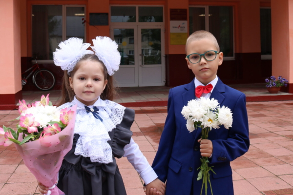 Снова в школу:  День знаний в Комаричском районе встречает учеников  новыми возможностями!