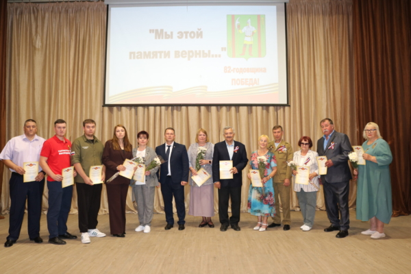 Митинг -концерт в поселке Комаричи: «Мы этой памяти верны…»