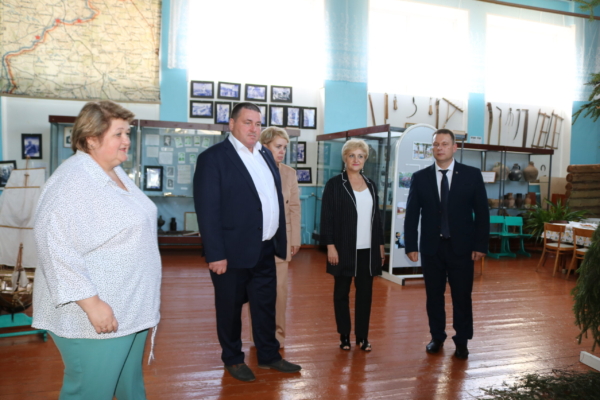 Гости из Дмитровска посетили Комаричский краеведческий музей