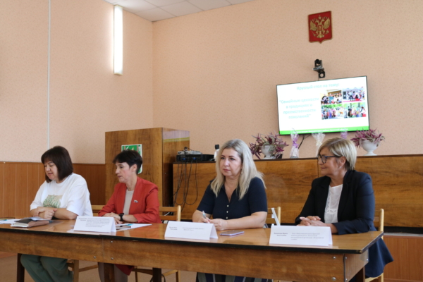 В Комаричском районе обсудили вопросы поддержки семьи и детства