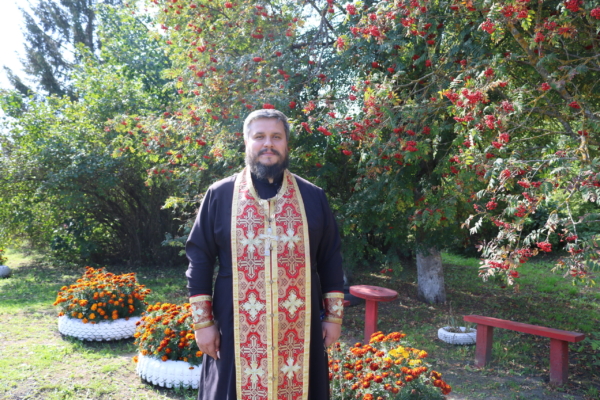 Беседа с настоятелем Троицкого храма поселка Комаричи, иереем Константином Балиным