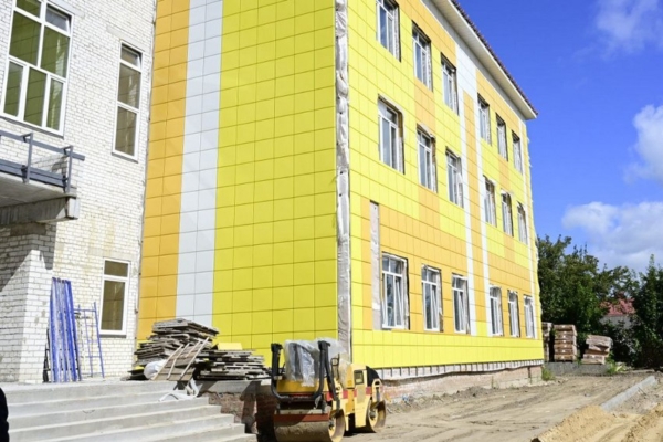 В брянском Сураже возводят новую школу на 500 мест