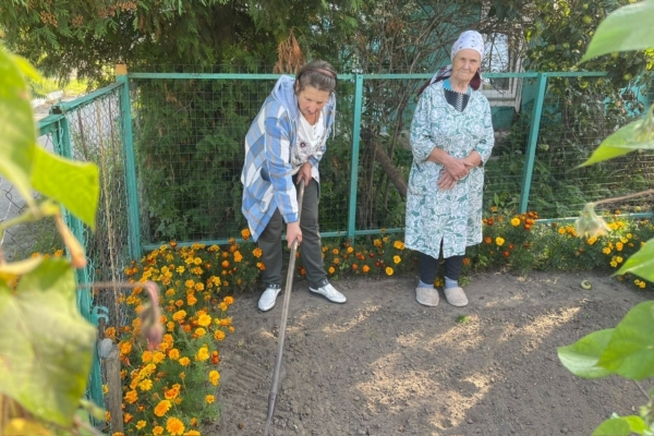 Месячник добрых дел: поддержка тружеников тыла в Комаричском районе