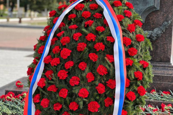 В день освобождения Брянска от немецко-фашистских захватчиков возложили цветы к стеле Воинской славы