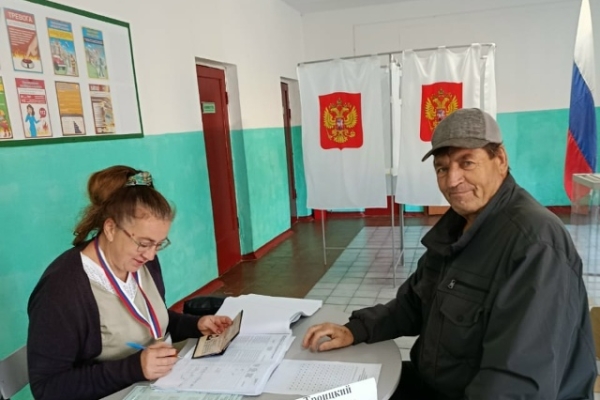 Лопандино голосует: Григорий Муратов о важности участия в выборах