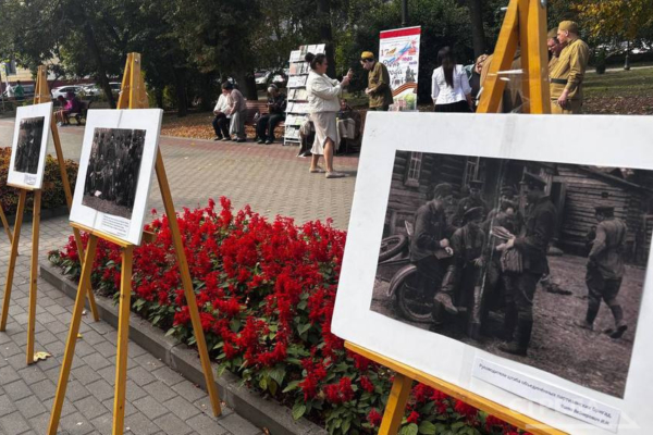 Грандиозная книжная ярмарка «О Брянске с любовью» развернулась в самом сердце города