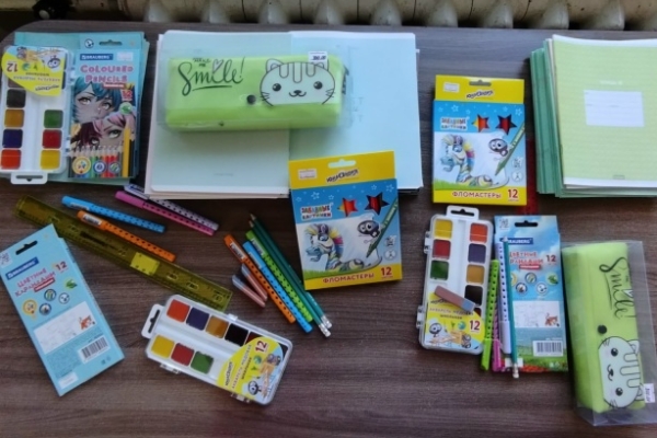 Дети Комаричского района получили школьные принадлежности  в рамках благотворительной акции