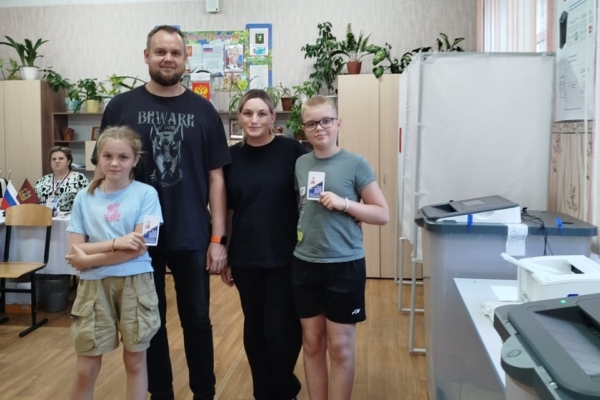 Семейный пример: Авдяковы показывают важность участия в выборах