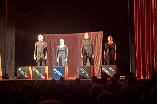 В Брянском театре кукол поставили авторскую постановку о героях-воинах