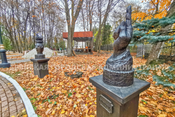 Пара медвежат украсит вход в культурно-досуговый центр парка Толстого