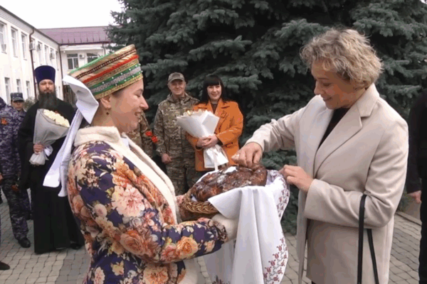 Легендарная биатлонистка Ольга Зайцева приехала в Стародуб с гуманитарной миссией