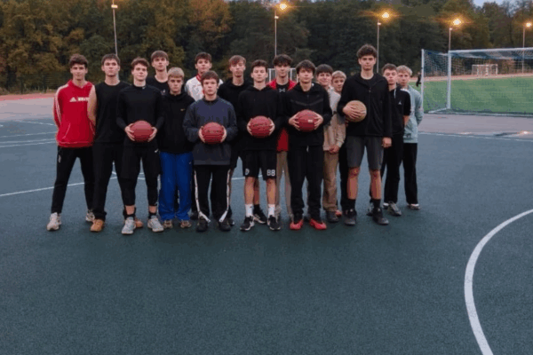 В Брянске на стадионе «Камвольщик» появилась современная баскетбольная площадка