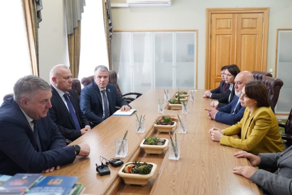 Александр Богомаз обсудил развитие сельского хозяйства с гостями Всероссийского форума молодых работников АПК