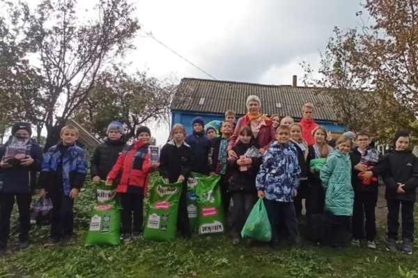 «Лапки, которые требуют любви и заботы»: школьники Комаричской школы №2 на страже добра