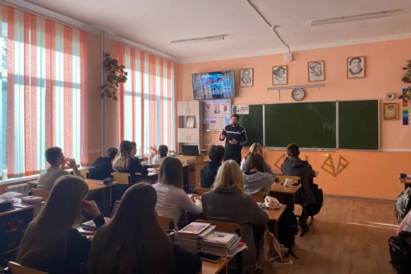 Безопасность превыше всего: Познавательные занятия по ГО в Комаричской школе №2