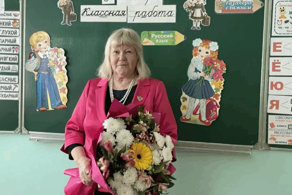 Комаричский педагог Нина Николаевна Коробкова удостоена знака отличия «Отличник просвещения»