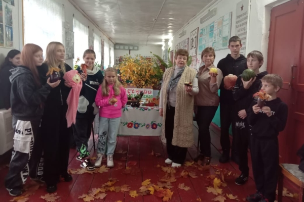 В Усожской сельской библиотеке прошло мероприятие под названием «Осенний калейдоскоп»