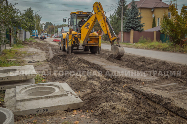 На улице Куйбышева прокладывают ливневую канализацию
