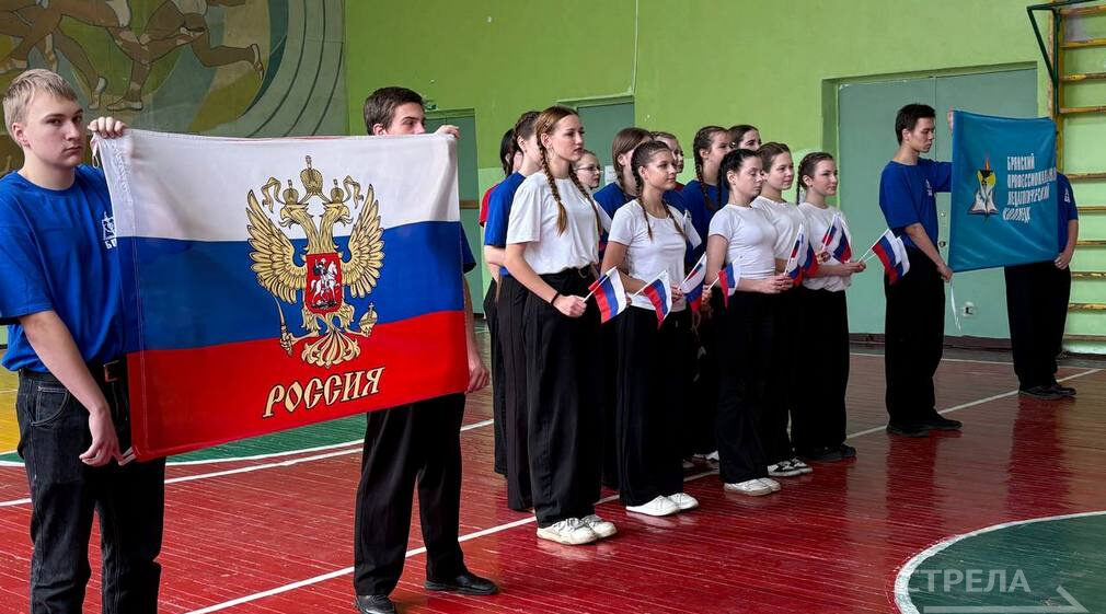 В Брянске прошел праздничный флешмоб в честь Дня народного единства