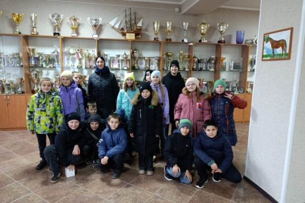 Учащиеся 5б класса Комаричской СОШ №2 побывали на Локотском конезаводе