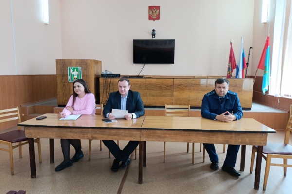 В администрации Комаричского муниципального района состоялось заседание комиссии по безопасности дорожного движения