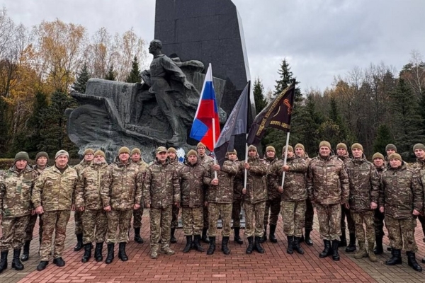 Бойцы «БАРС-Брянск» почтили память воинов-водителей