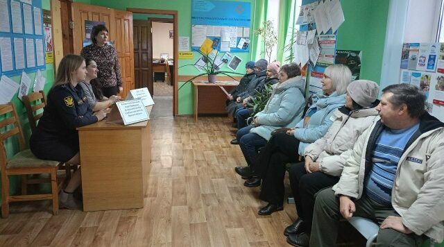 В центре занятости населения Комаричского района состоялась мини-ярмарка вакансий