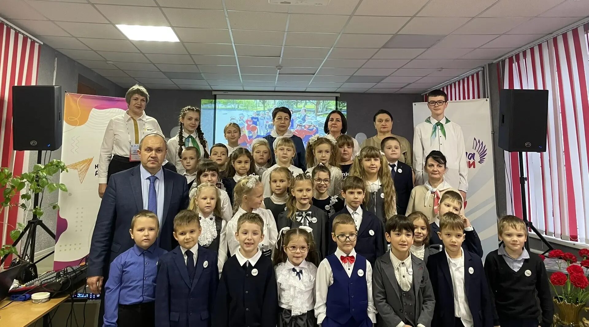 В Комаричской СОШ N2 прошло торжественное мероприятие «Посвящение в Орлята России»