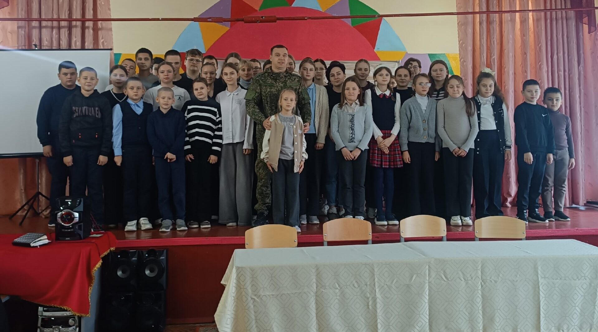 В школе Комаричского района прошла встреча с участником СВО