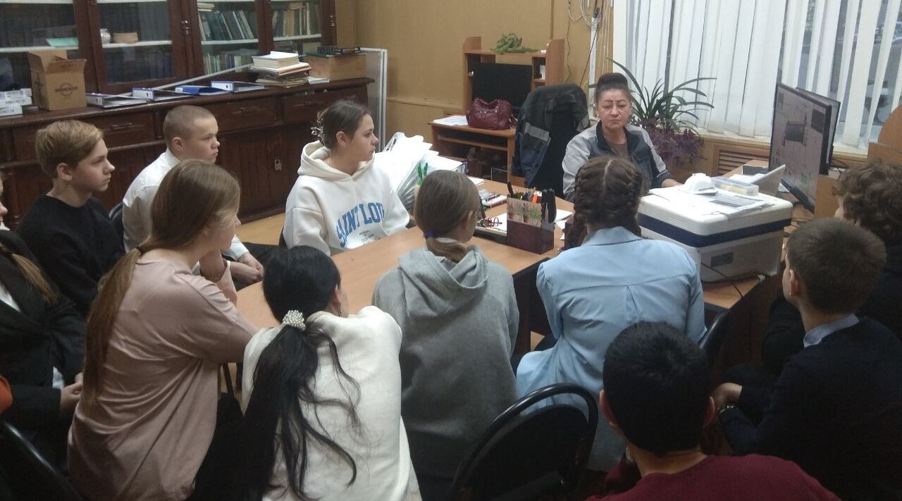 Комаричские школьники посетили Лопандинский сахарный завод