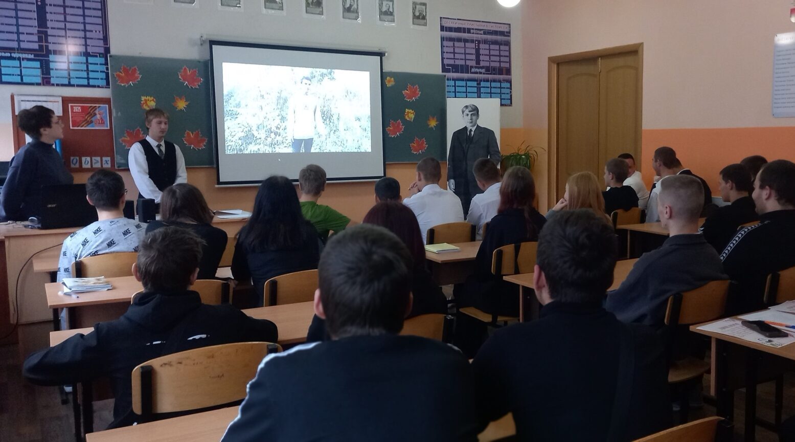 В Комаричском механико-технологическом техникуме прошел творческий вечер памяти Сергея Есенина