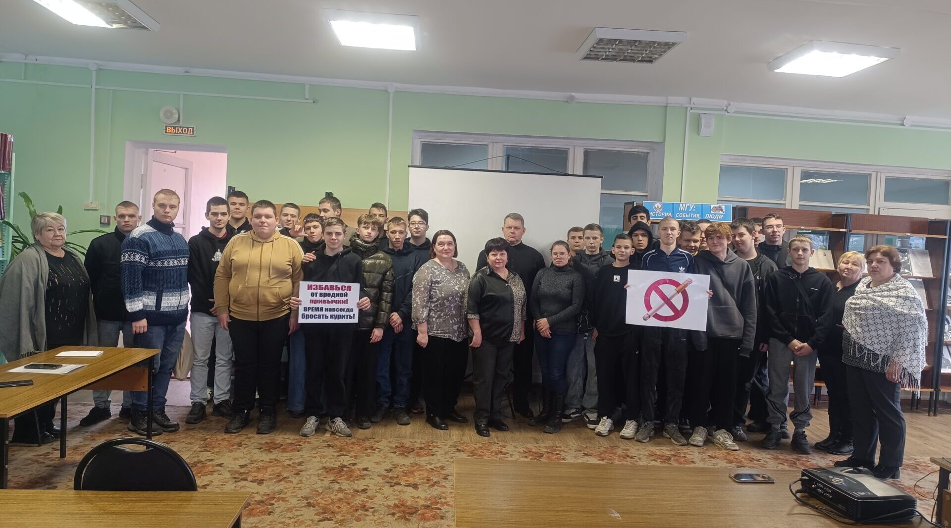 В Комаричской центральной библиотеке прошла беседа «Осторожно, наркомания!»