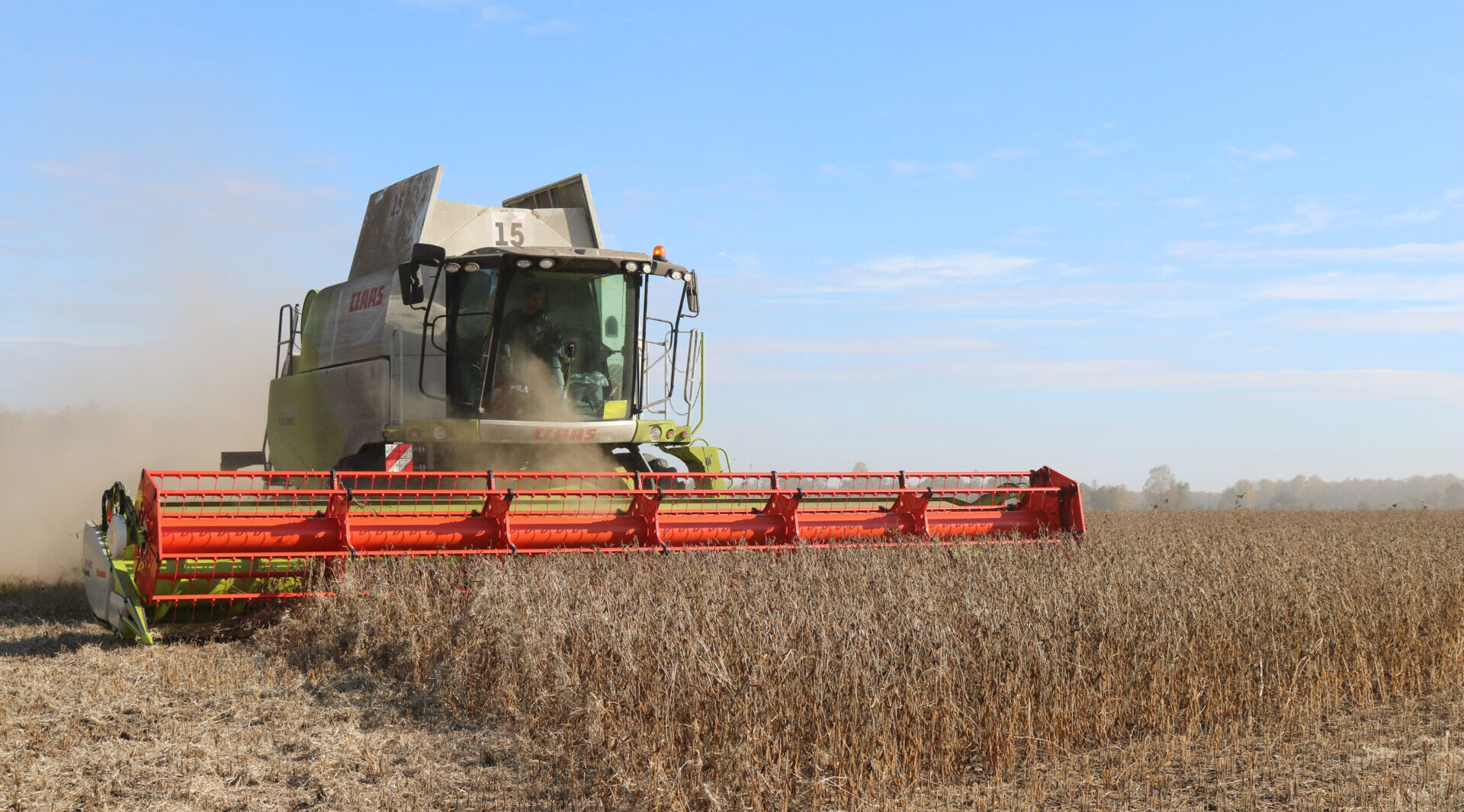 Две трети сои уже собрано, урожайность радует комаричских аграриев
