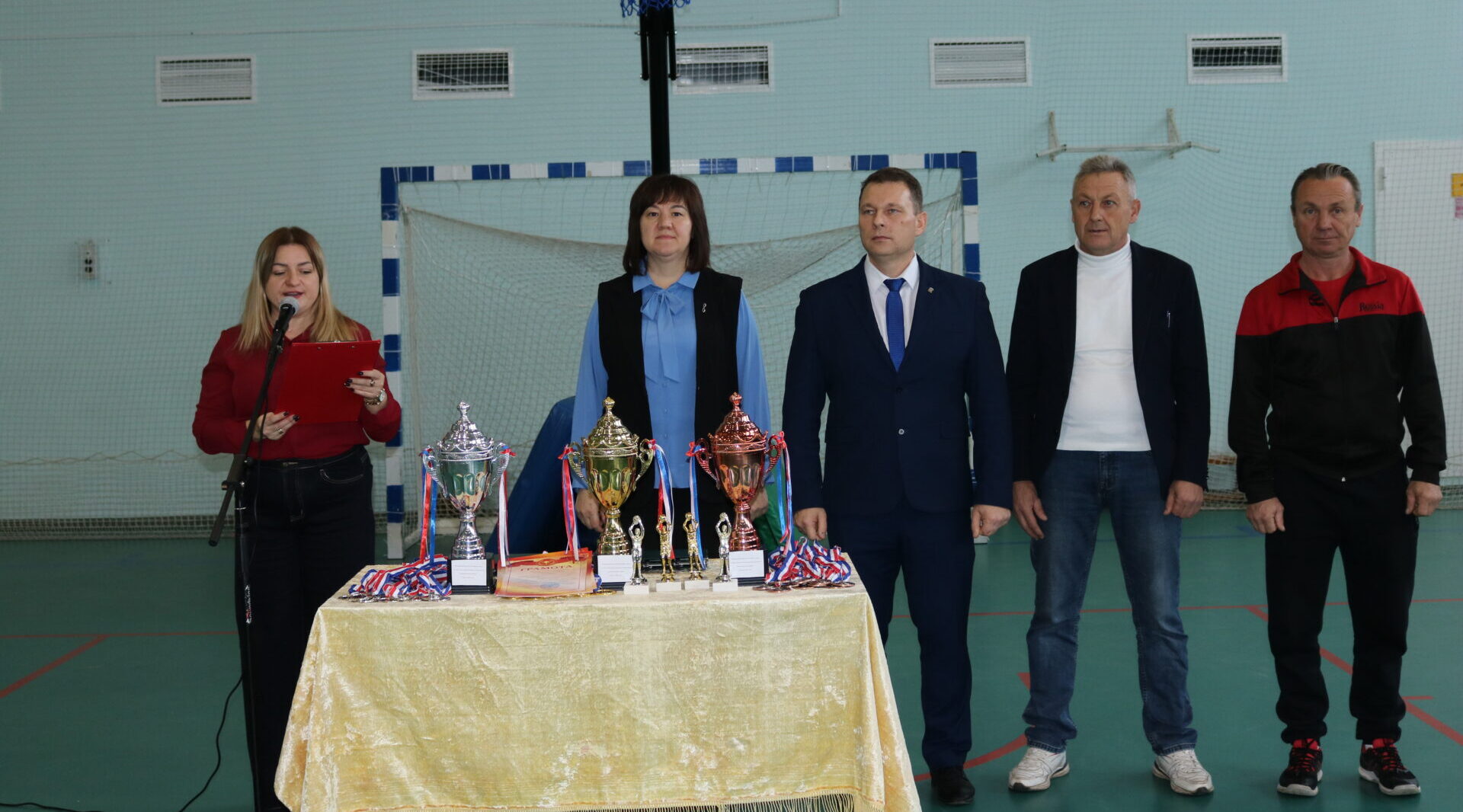 В Комаричской спортшколе «Юность» прошел баскетбольный турнир в смешанном формате