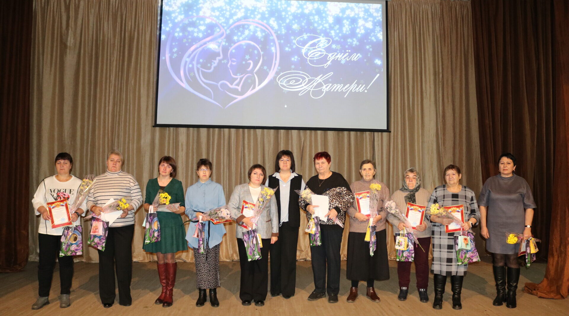 В Комаричи состоялся праздник -День матери