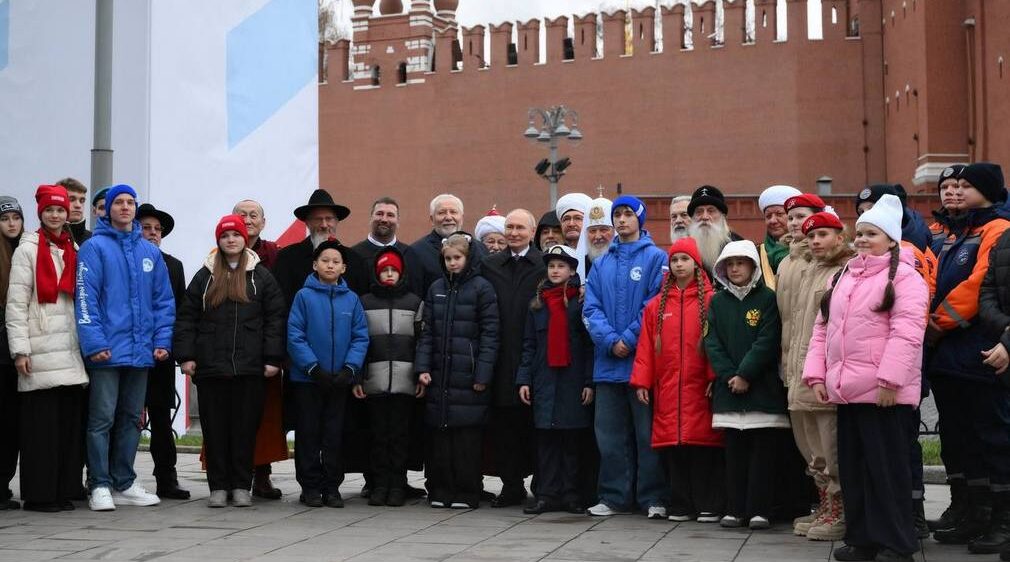 Брянская активистка приняла участие в торжествах на Красной площади вместе с Владимиром Путиным