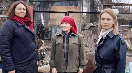 Сотрудники отдела соцзащиты населения Комаричского района закупили корма для брошенных животных