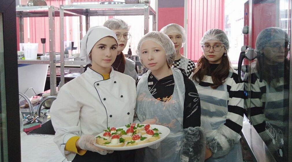 Брянские школьники попробовали себя в  будущих профессиях