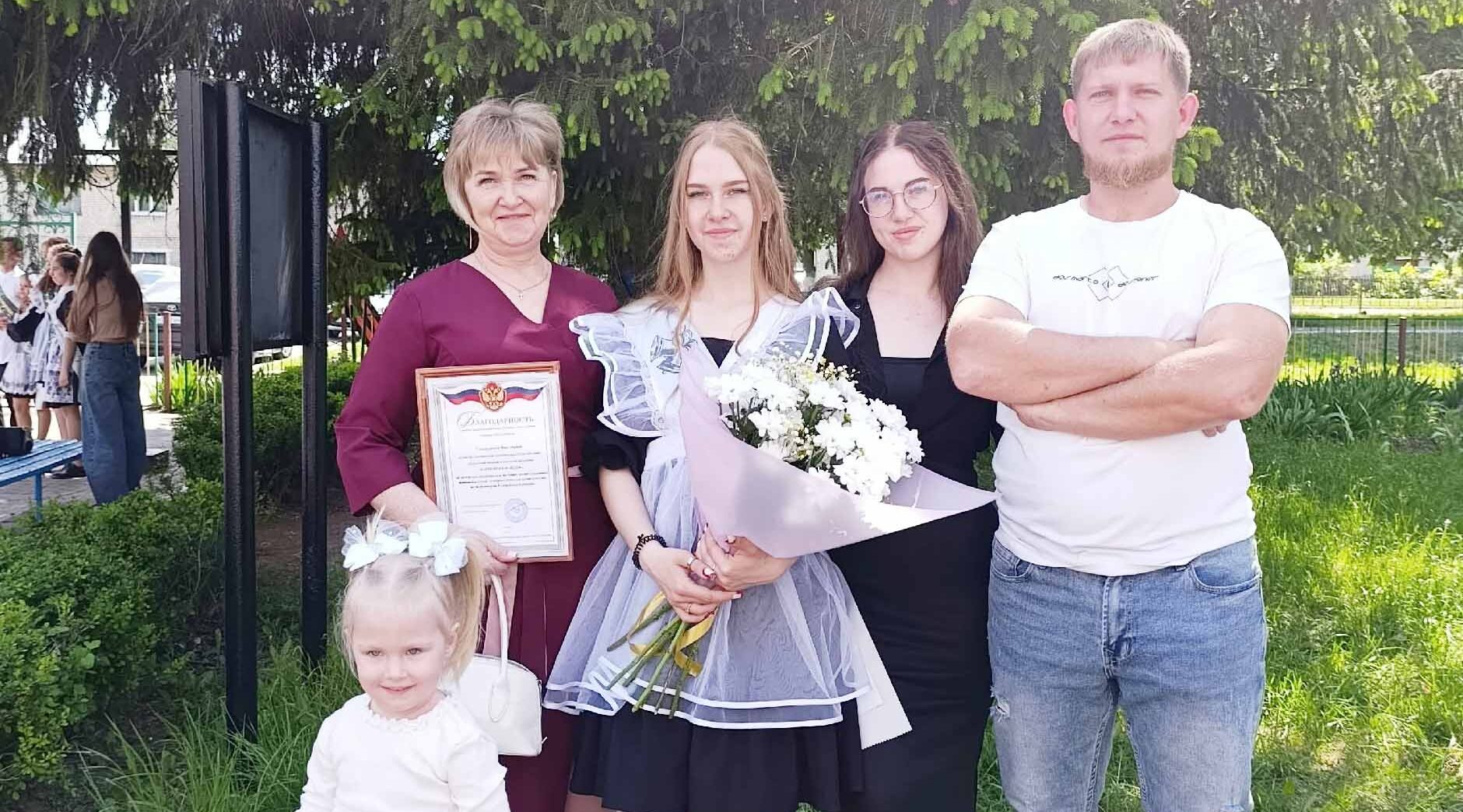 Комаричские дети поздравляют своих мам с Днем Матери