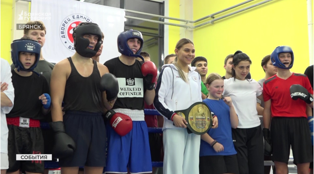 Брянская спортсменка Бабичева одержала первую победу на чемпионате страны по боксу