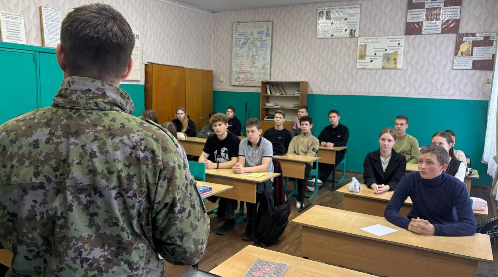 Старшеклассники Бочаровской СОШ узнали о службе в ФСБ