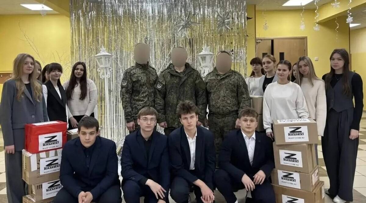 Школьники Стародуба поздравили с праздником защитников приграничья