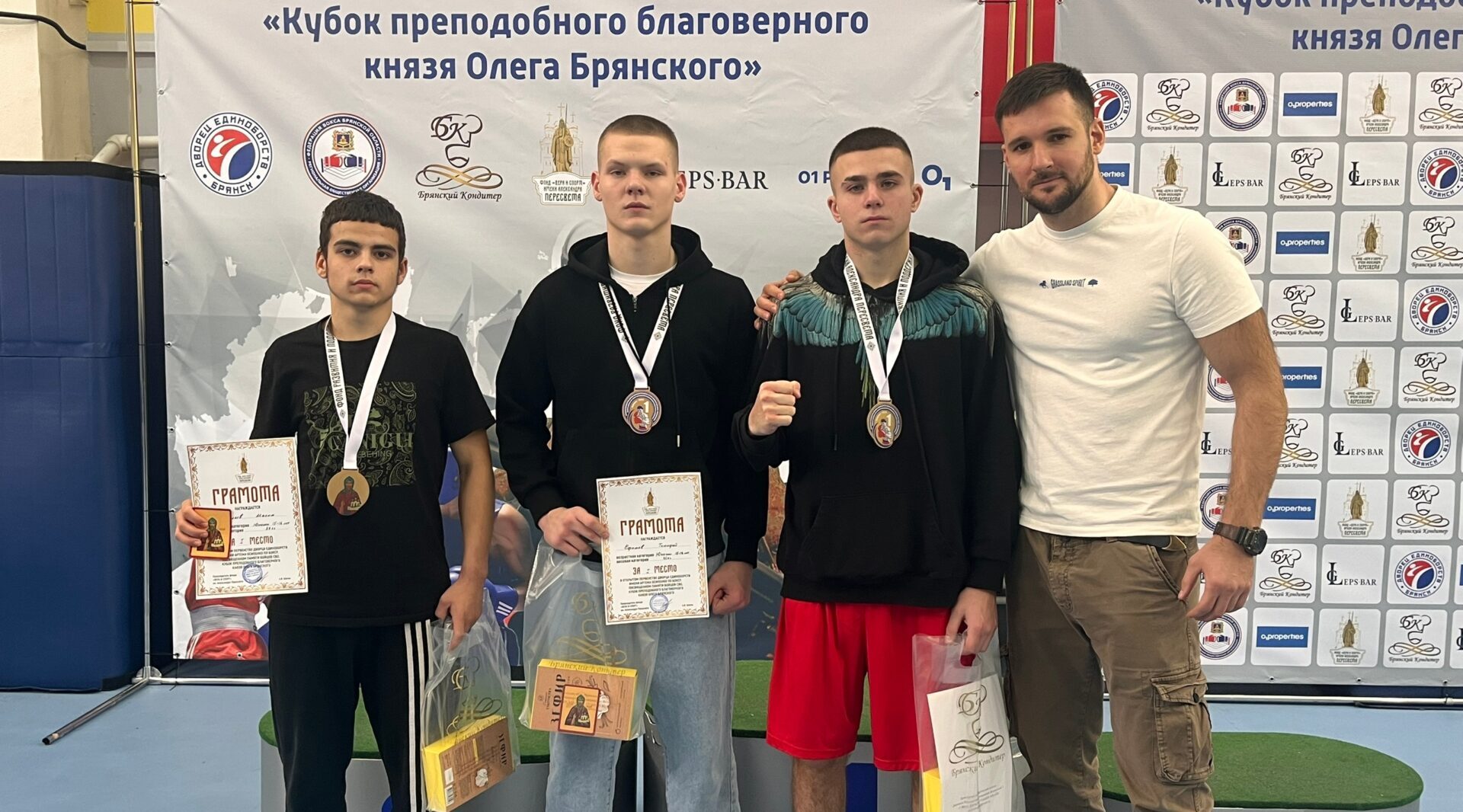 Комаричский боксер вновь покоряет вершины