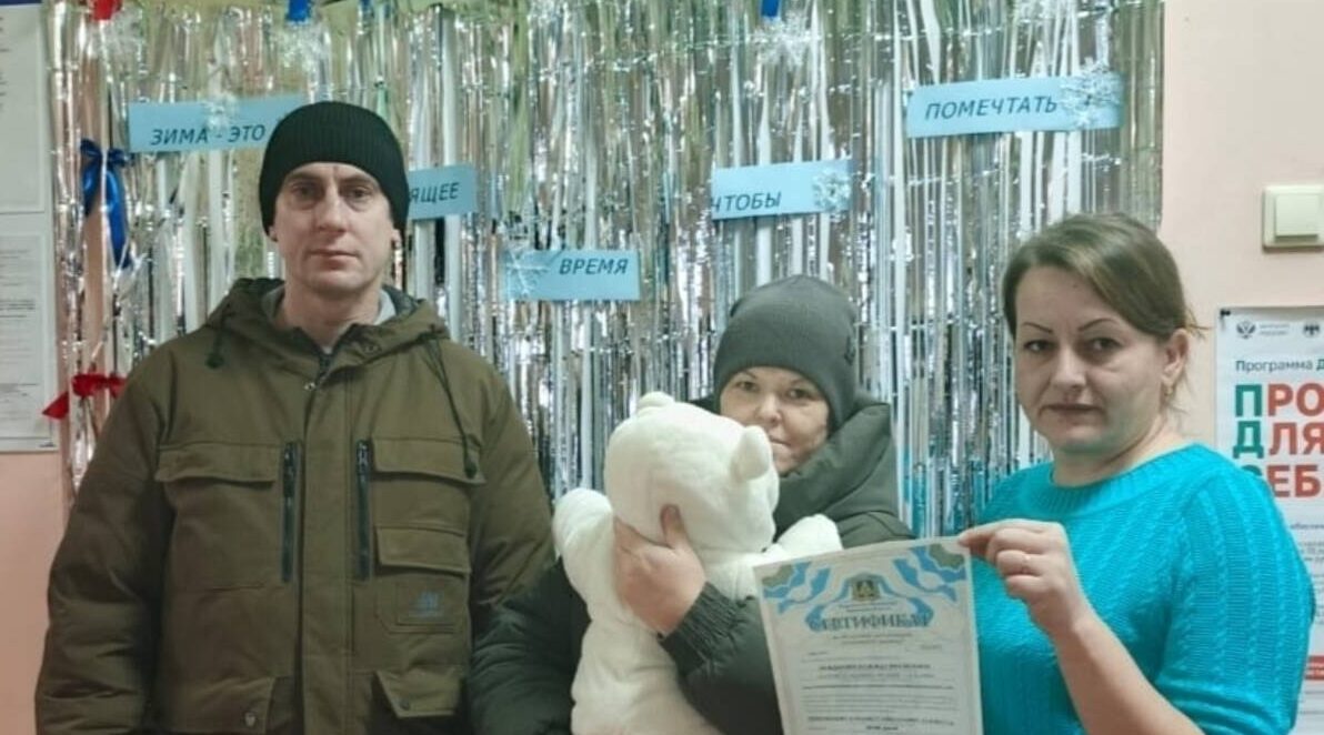 Многодетная семья из Комаричского района получила сертификат на областной материнский капитал