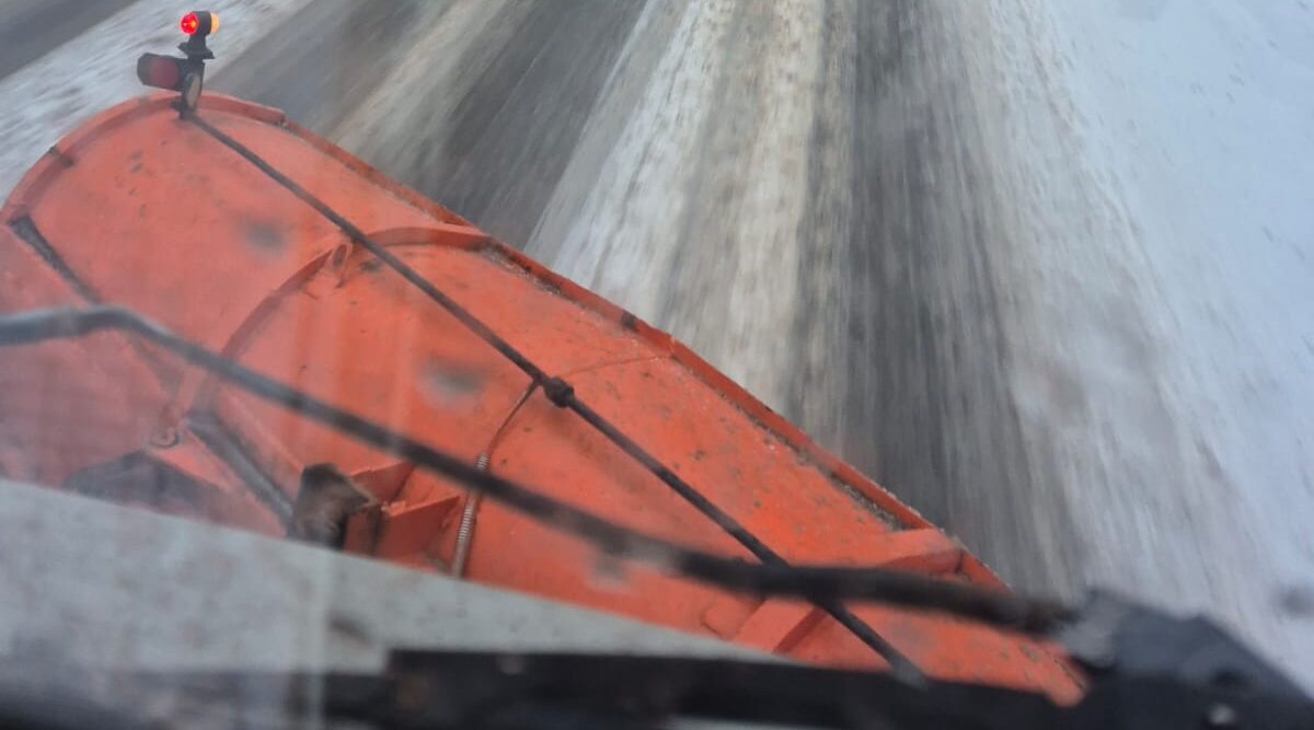 Дороги Брянской области чистят от снега  круглосуточно