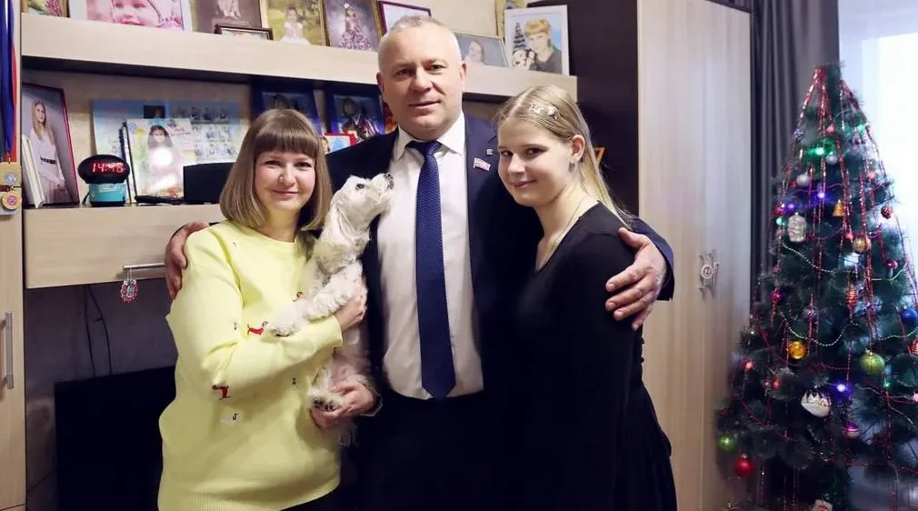 Валентин Суббот исполнил желание 15-летней Арины из Брянска